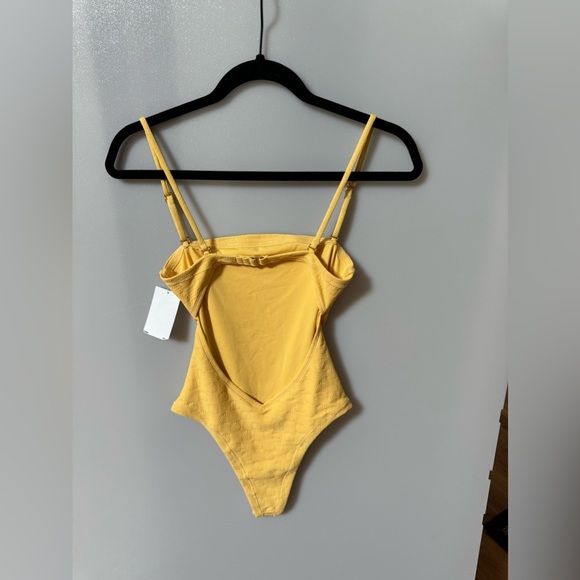 L*SPACE Seashell La Femme One Piece Yellow/honey Small - Picture 5 of 8